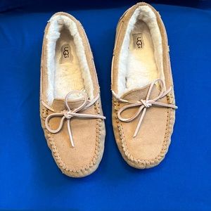 UGG Slippers ~ in great condition!